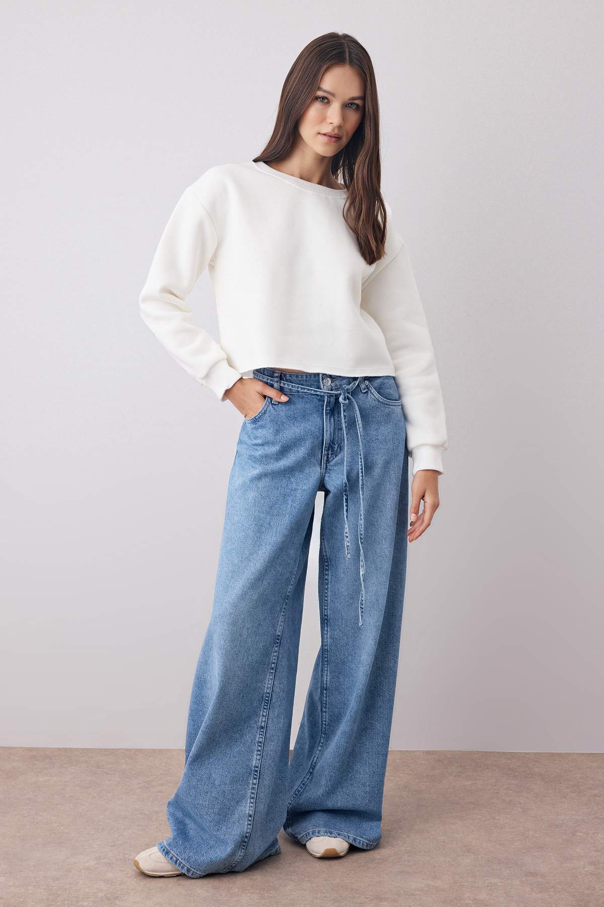 Trendyolmilla Siyah Kalın İçi Polarlı Bisiklet Yaka Crop Örme Sweatshirt TWOAW26SW00093