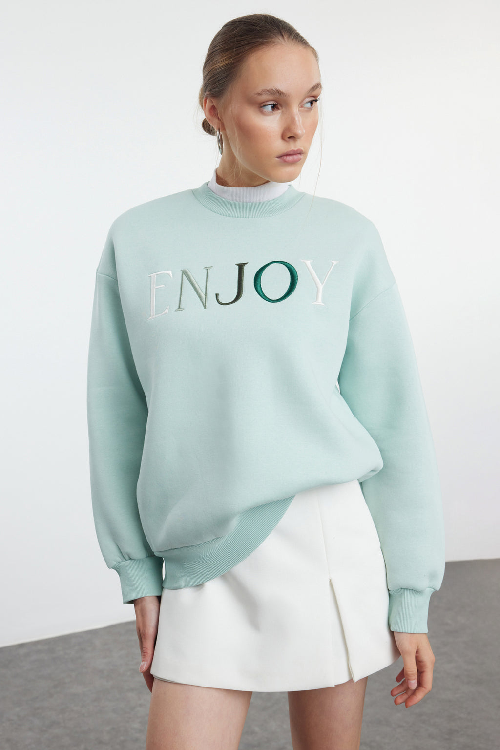 Mint Slogan Nakış Detaylı Oversize/Geniş Kalıp Bisiklet Yaka Örme Sweatshirt TWOAW25SW00127