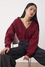Trendyolmilla Siyah Kalın İçi Polarlı Kapüşonlu V Yaka Rahat Kesim Crop Örme Sweatshirt TWOAW23SW00096