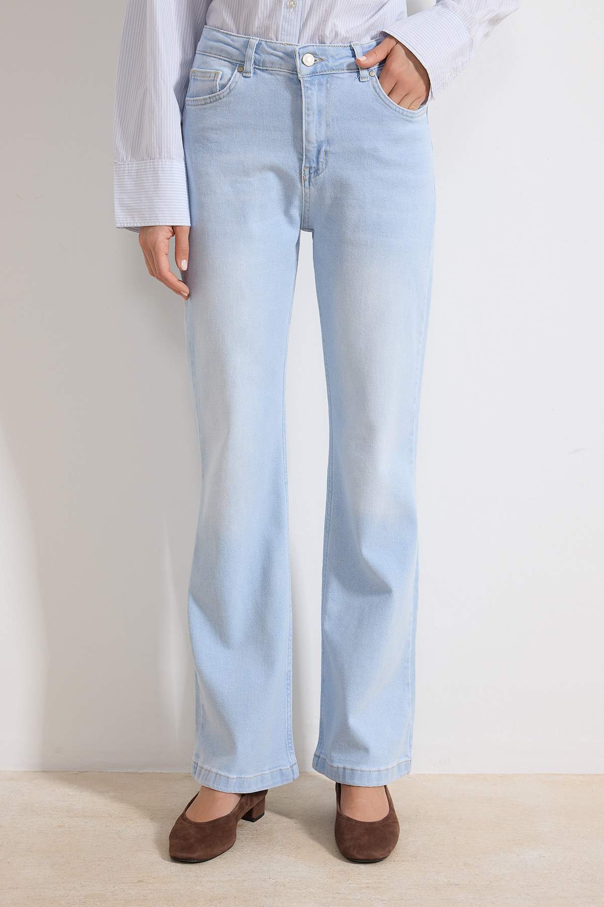 Trendyolmilla Mavi Yüksek Bel Comfort/Esnek İspanyol Paça Flare Jeans TWOAW26JE00047