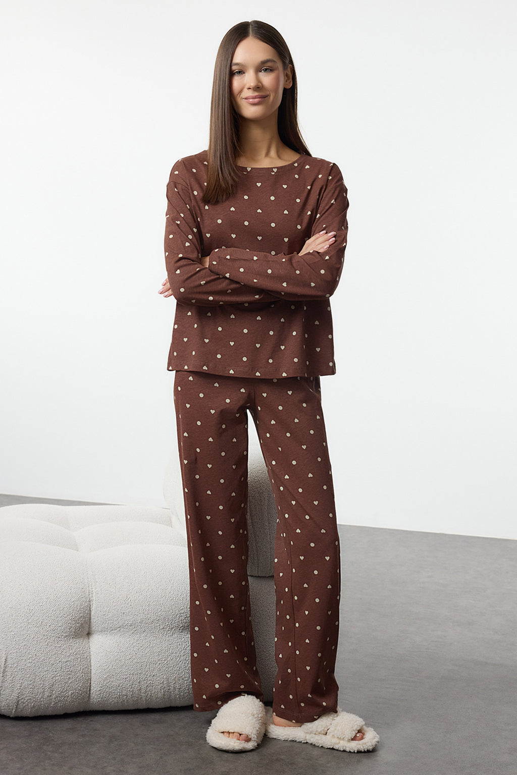 Trendyolmilla Kahverengi %100 Pamuklu Puantiye ve Kalpli Örme Pijama Takımı THMAW25PT00039