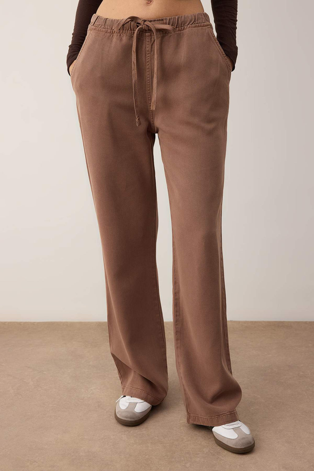 Trendyolmilla Bej More Sustainable %100 Tencel™ Beli Lastikli Yüksek Bel Jeans TWOSS24JE00203
