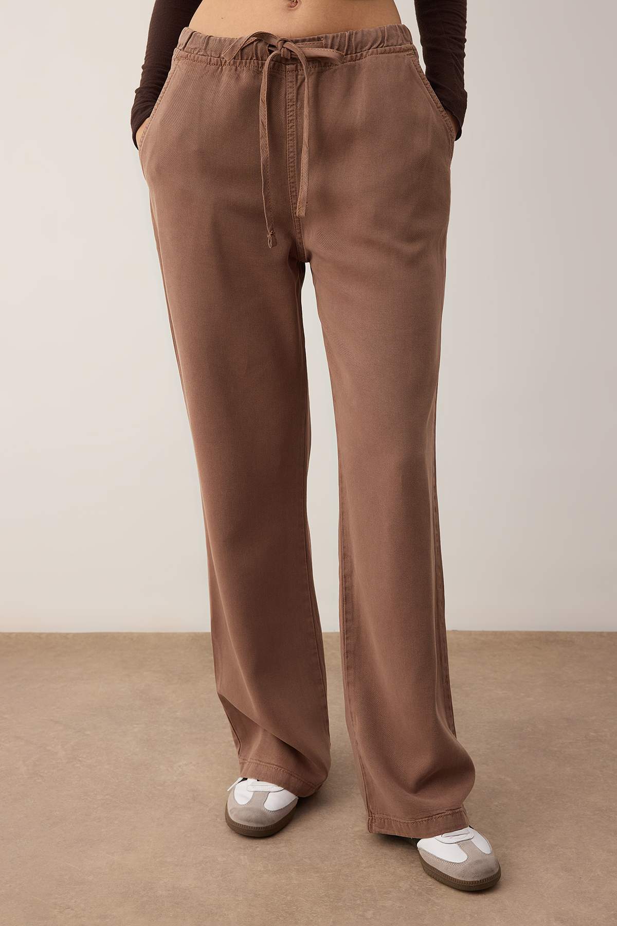 Trendyolmilla Bej More Sustainable %100 Tencel™ Beli Lastikli Yüksek Bel Jeans TWOSS24JE00203