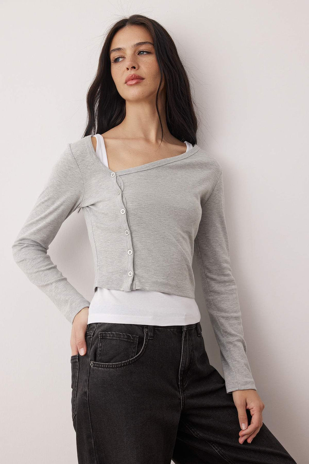 Trendyolmilla Lacivert-Gri 2'li Takım Asimetrik Yaka Düğmeli Vücuda Oturan Esnek Örme Bluz TWOAW26BZ00042