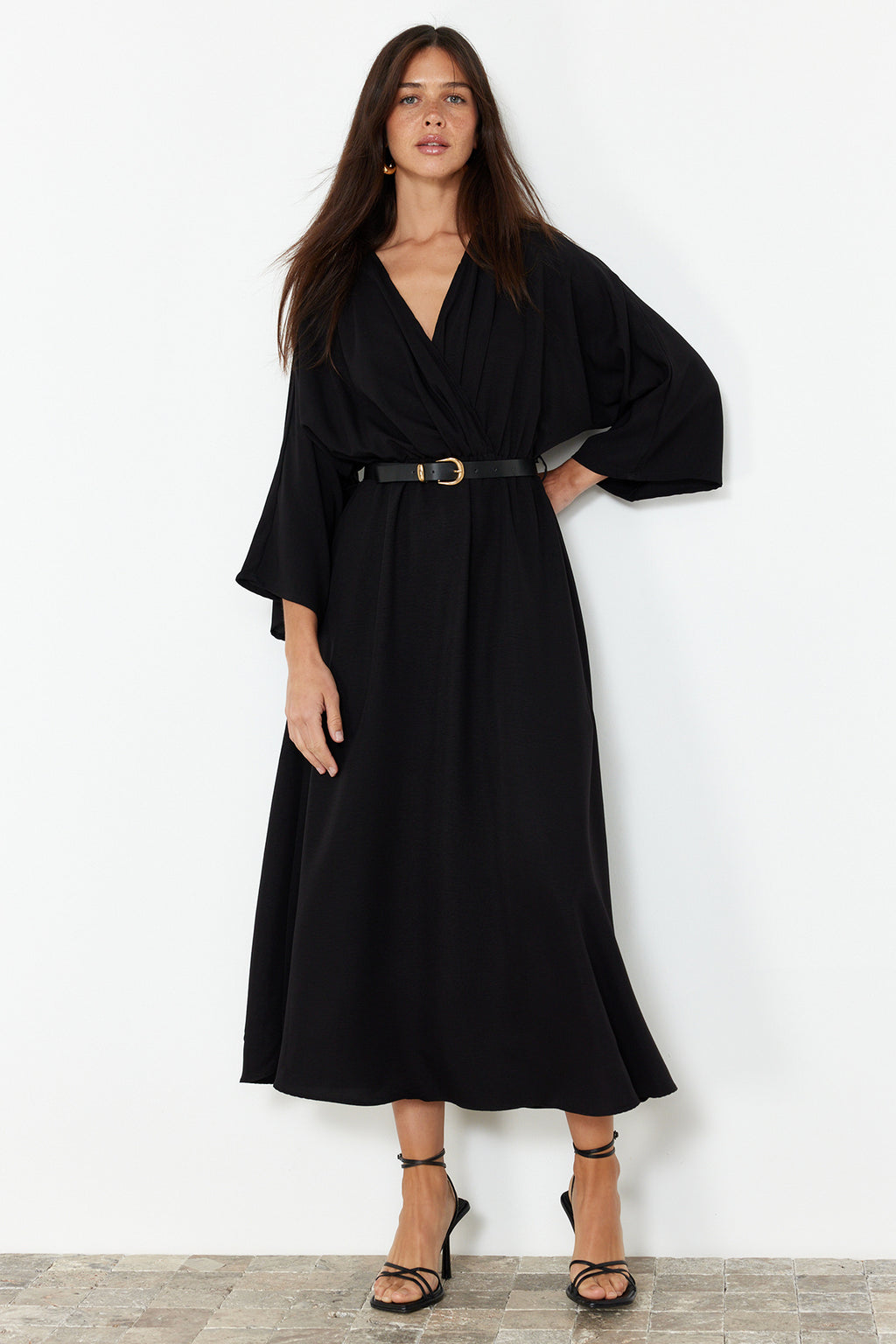 Trendyolmilla Kahverengi Kemerli A-line Kruvaze Yakalı Aerobin Boho Midi Dokuma Elbise TWOSS24EL00992
