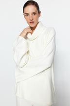 Trendyolmilla Vizon Yumuşak Dokulu Balıkçı Yaka Geniş Kalıp Triko Kazak TWOAW24KZ00426