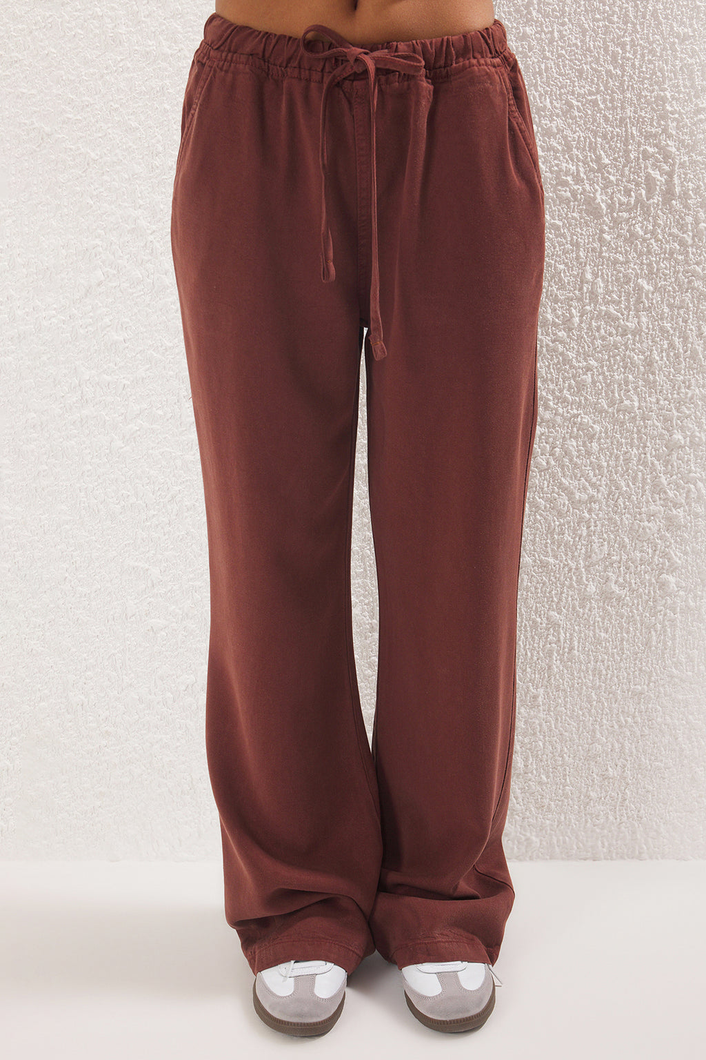 Trendyolmilla Bej More Sustainable %100 Tencel™ Beli Lastikli Yüksek Bel Jeans TWOSS24JE00203
