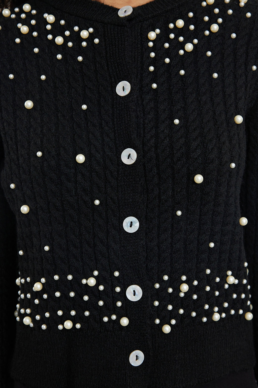 Siyah Crop Yumuşak Dokulu İncili Ceket Görünümlü Fitted/Vücudu Saran Triko Hırka TWOAW25HI00184