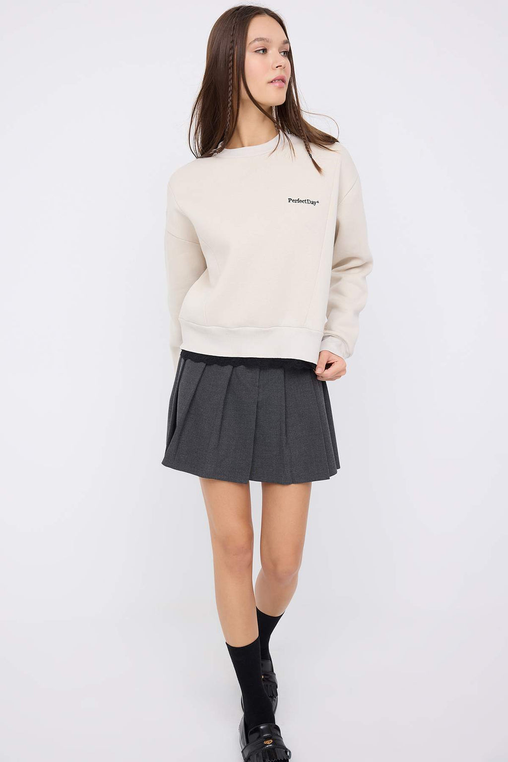 Trendyolmilla Teen Kahverengi Regular Dantel Detaylı Slogan Nakışlı Kalın Polarlı Örme Sweatshirt TWOAW26SW00153