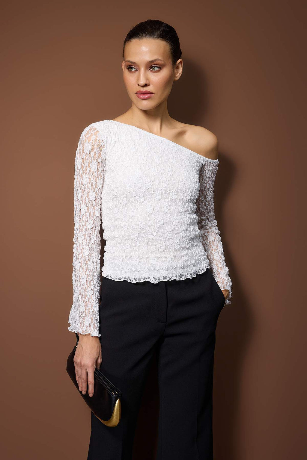 Trendyolmilla Ekru Dantel Asimetrik Yaka Fitted/Vücuda Oturan Örme Bluz TWOAW26BZ00036