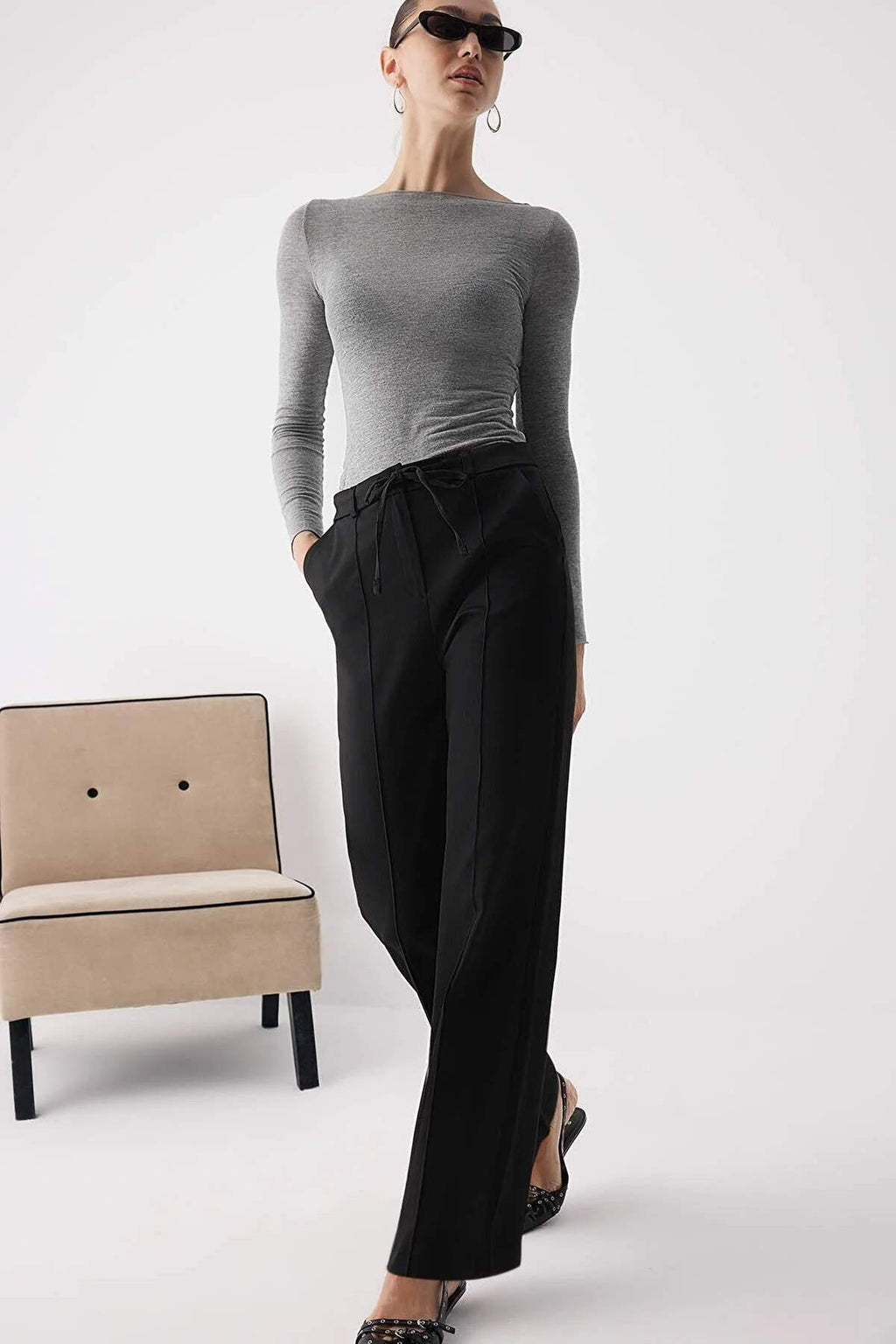 Trendyolmilla Wardrobe Essentials Siyah Bağcıklı Kışlık Tuşeli Rahat Kumaş Geniş Paça Pantolon | TWOAW26PL00012