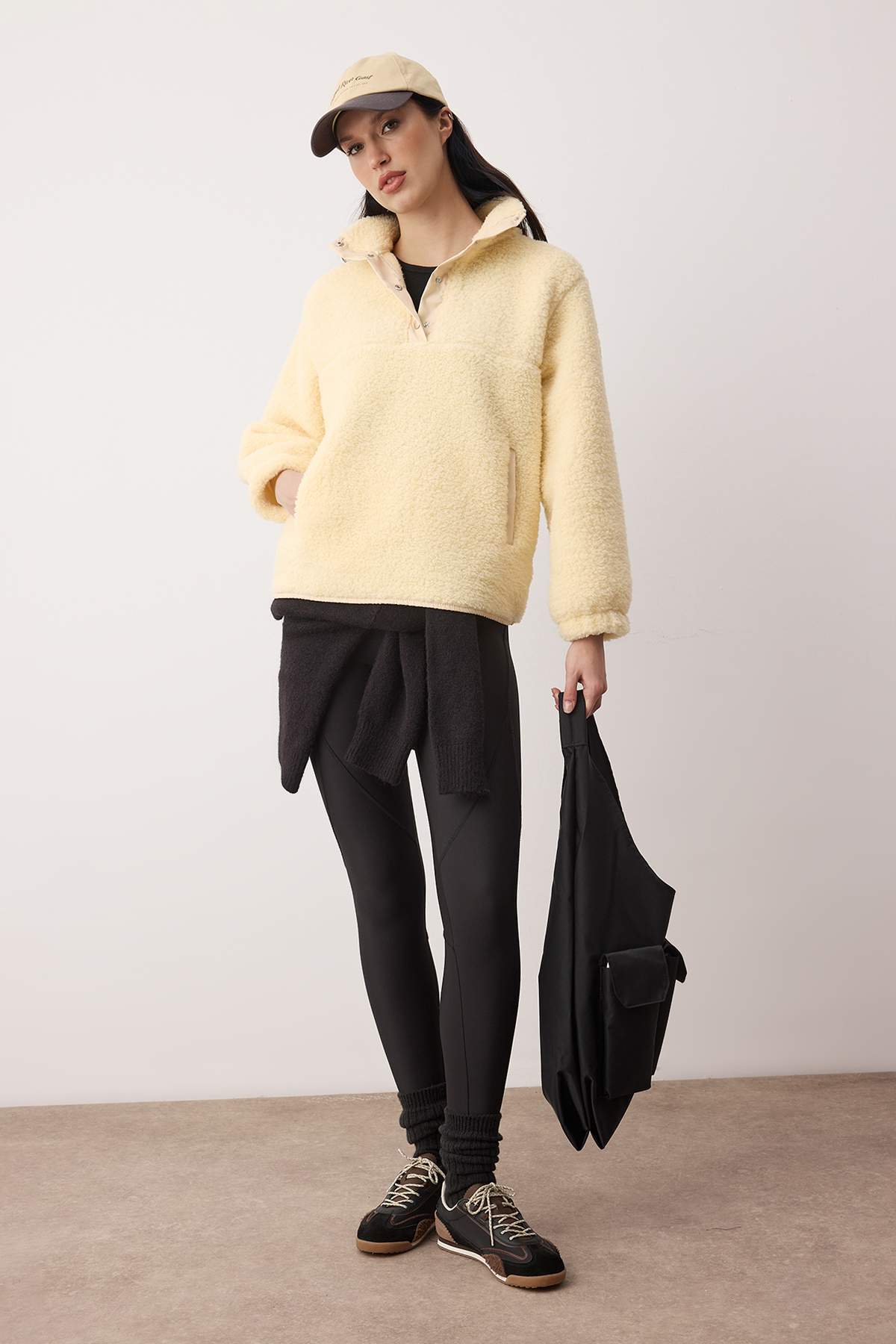 Açık Sarı Peluş Oversize/Geniş Kalıp Örme Sweatshirt TWOAW26SW00021 Main image