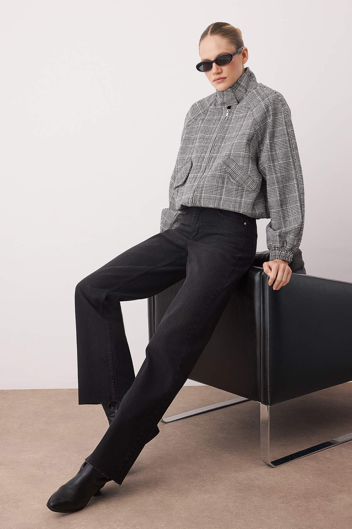 Trendyolmilla Ekru Paçası Kesikli Yüksek Bel Straight %100 Pamuk Non-Stretch Jeans TWOAW25JE00378