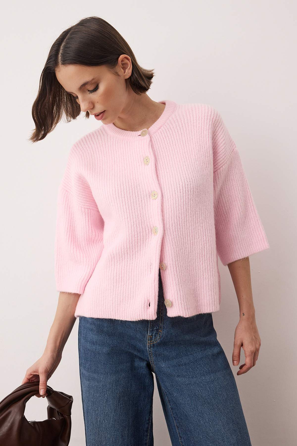 Trendyolmilla Wardrobe Essentials Vizon Yumuşak Dokulu Geniş Kalıp Kısa Kol Basic Triko Hırka | TWOAW26HI00251