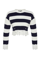Trendyolmilla Siyah Crop Geniş Kalıp Çizgili Triko Kazak TWOAW24KZ00905
