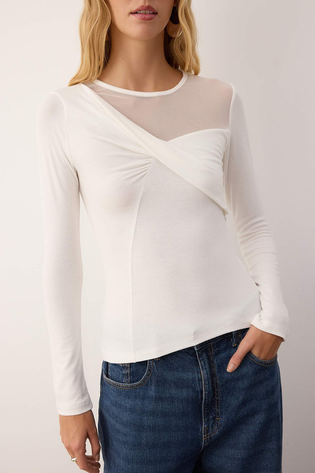 Trendyolmilla Ekru Yaka Detaylı Fitted/Vücuda Oturan Örme Bluz TWOAW26BZ00173