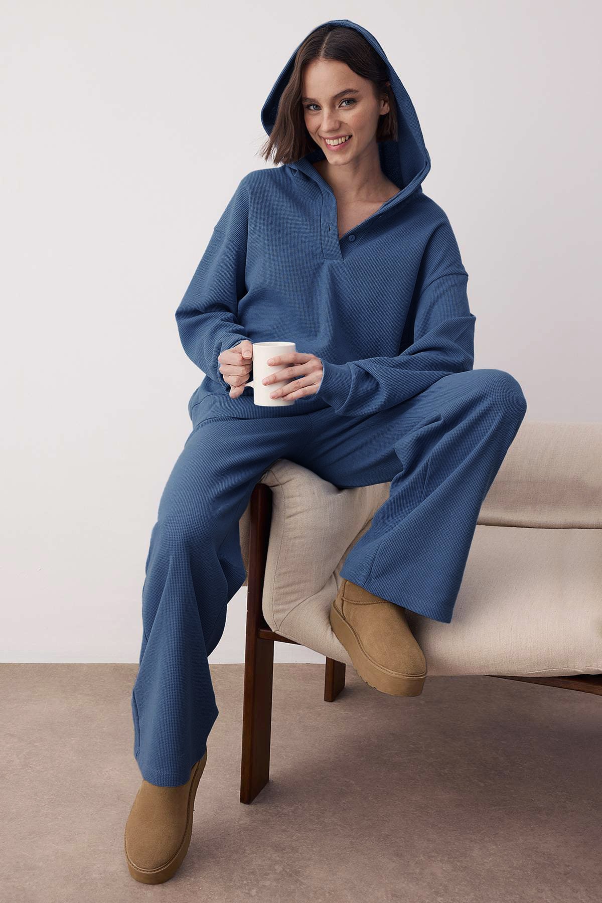 Mavi Pamuklu Kapüşonlu Waffle Örme Pijama Takımı THMAW26PT00168