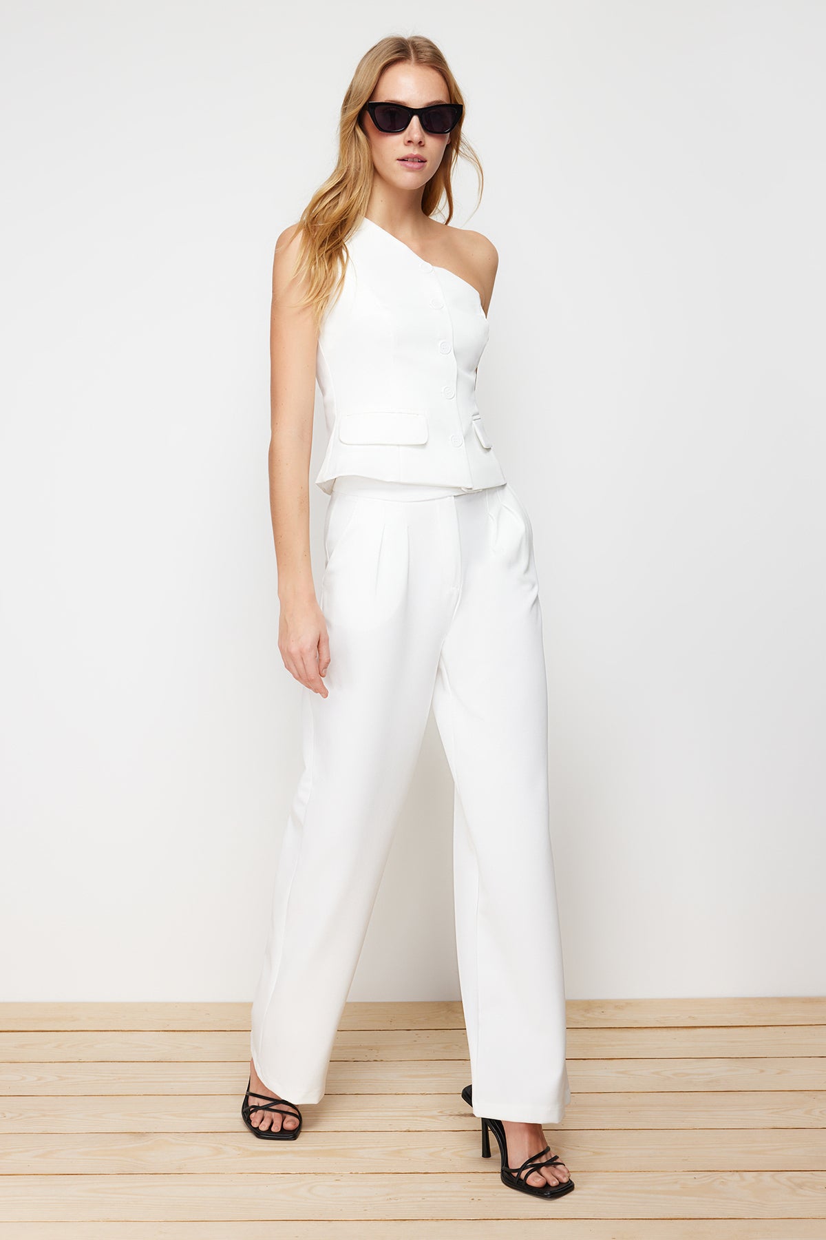 Trendyolmilla Ekru Wide Leg/Geniş Paça Yüksek Bel Dokuma Kumaş Pantolon TWOAW22PL0066 Main image