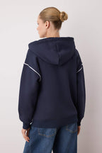 Trendyolmilla Lacivert Kapüşonlu ve Biye Detaylı Oversize/Geniş Kalıp Örme Sweatshirt TWOAW26SW00106