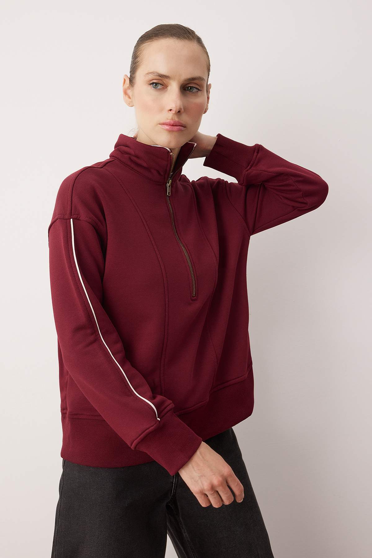 Trendyolmilla Kahverengi Fermuarlı Polo Yaka Şerit Detaylı Regular/Normal Kesim Örme Sweatshirt TWOAW26SW00034