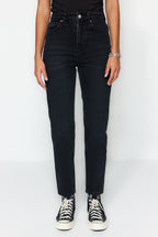 Trendyolmilla Siyah Yüksek Bel Mom %100 Pamuk Non-Stretch Jeans TWOSS23JE00085