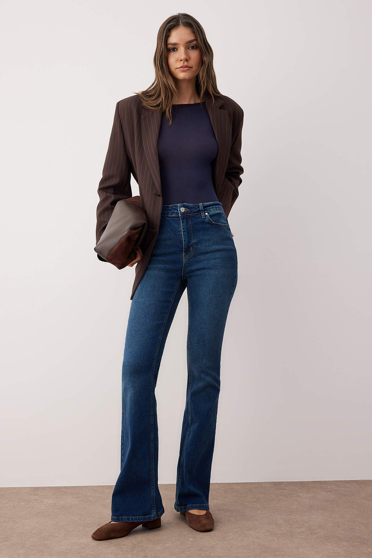Trendyolmilla More Sustainable Koyu Mavi Yüksek Bel Orta Esnek Flare İspanyol Paça Jeans TWOSS23JE00063 Secondary image