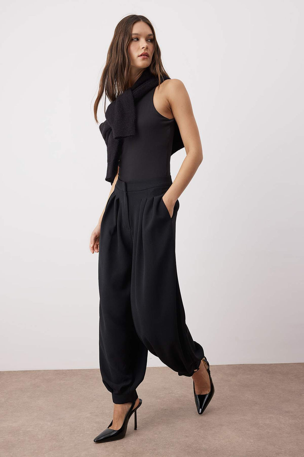 Siyah Şalvar/Harem Dökümlü Düğme Detaylı Pantolon TWOAW26PL00065