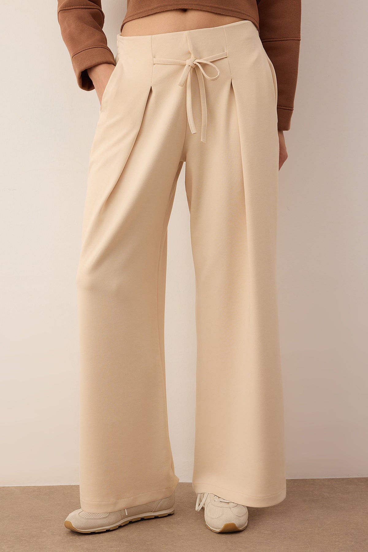 Trendyolmilla Taş Wide Leg Yumuşak Kumaşlı Pilili Esnek Örme Pantolon TWOAW26PL00138