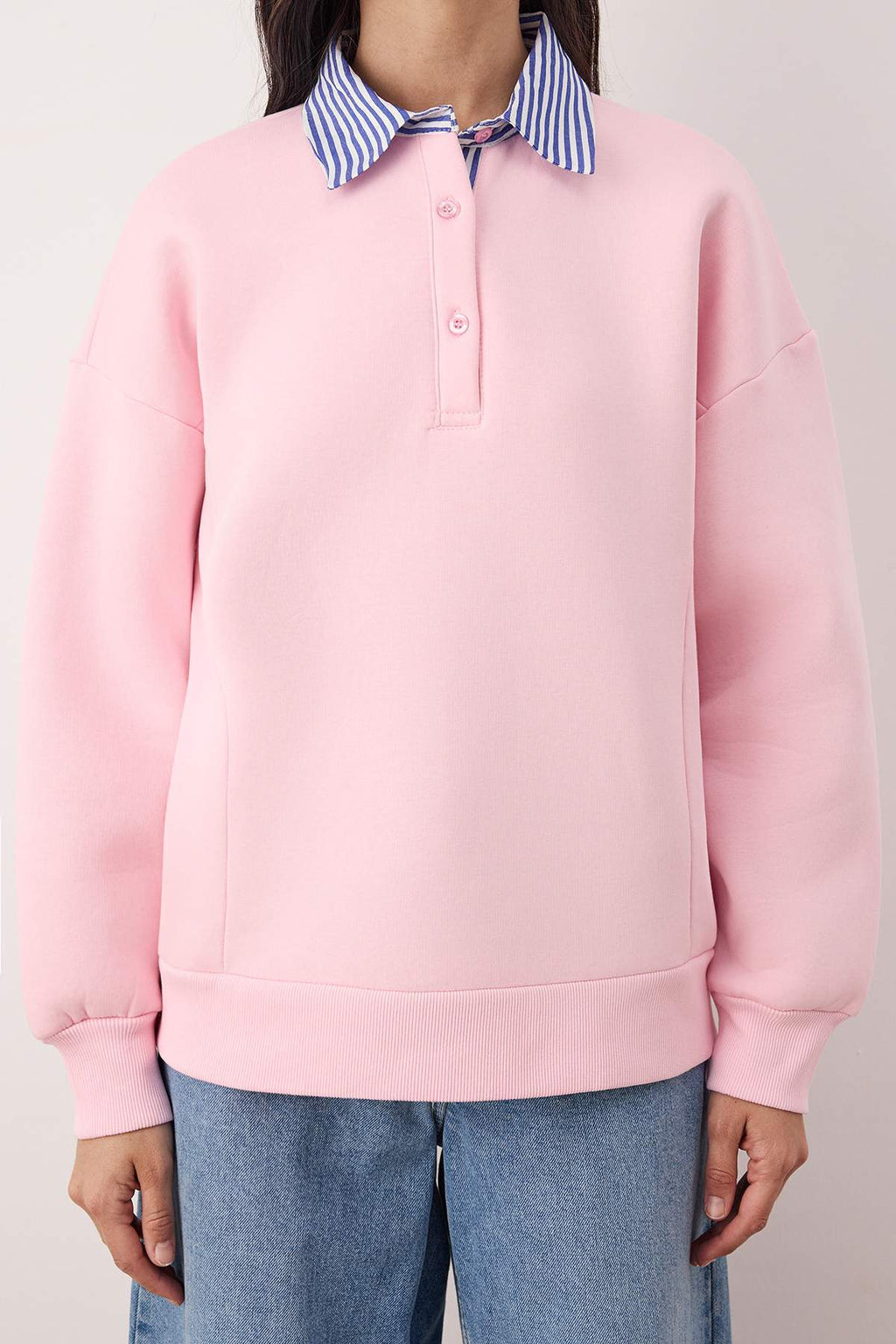Trendyolmilla Ekru Oversize/Geniş Kalıp Dokuma Garni Detaylı Polo Yaka Örme Sweatshirt TWOAW26SW00116