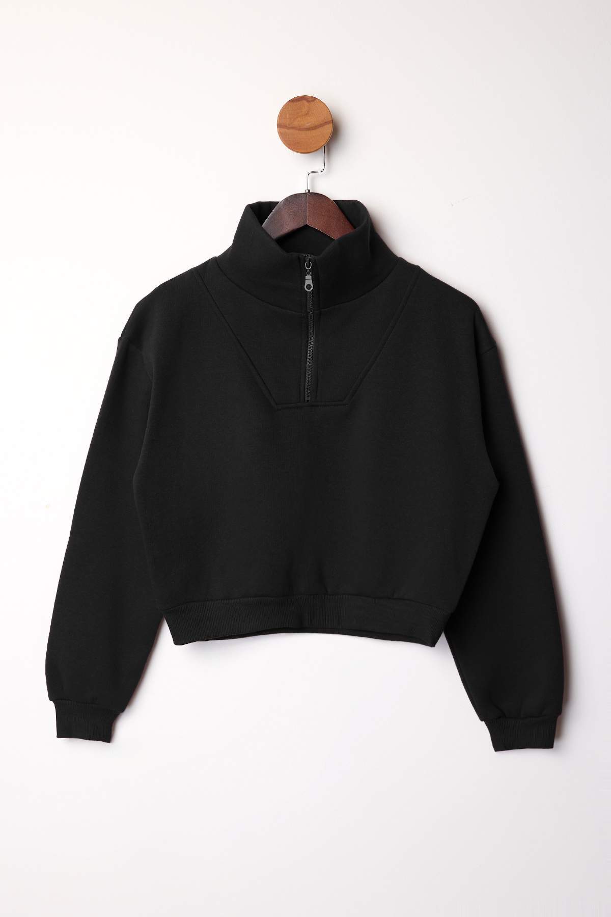 Trendyolmilla Siyah Kalın İçi Polarlı Dik Yaka Yarım Pat Fermuarı Crop Örme Sweatshirt TWOAW26SW00233