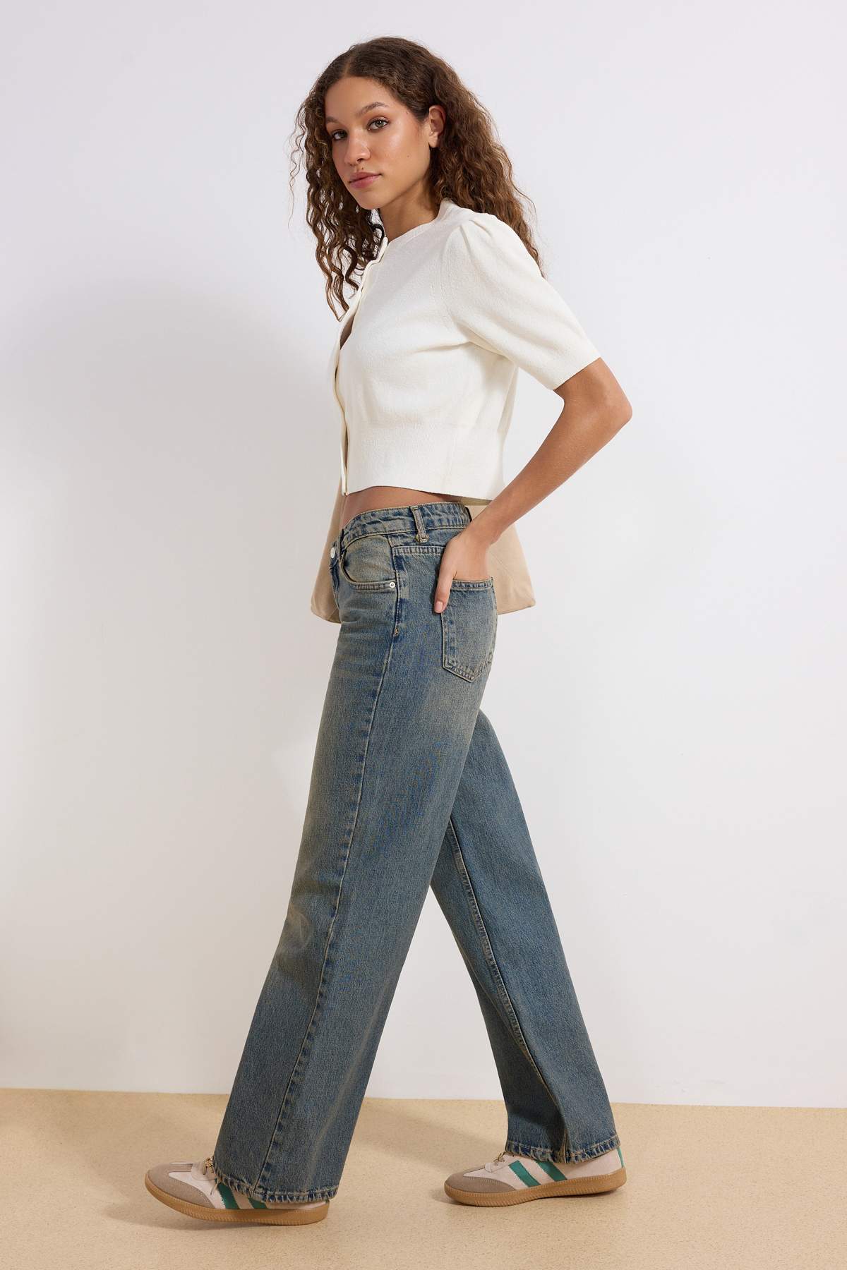 Koyu Mavi Premium Vintage Yıkama Efektli Düşük Bel Wide Leg Jeans TWOSS25JE00083