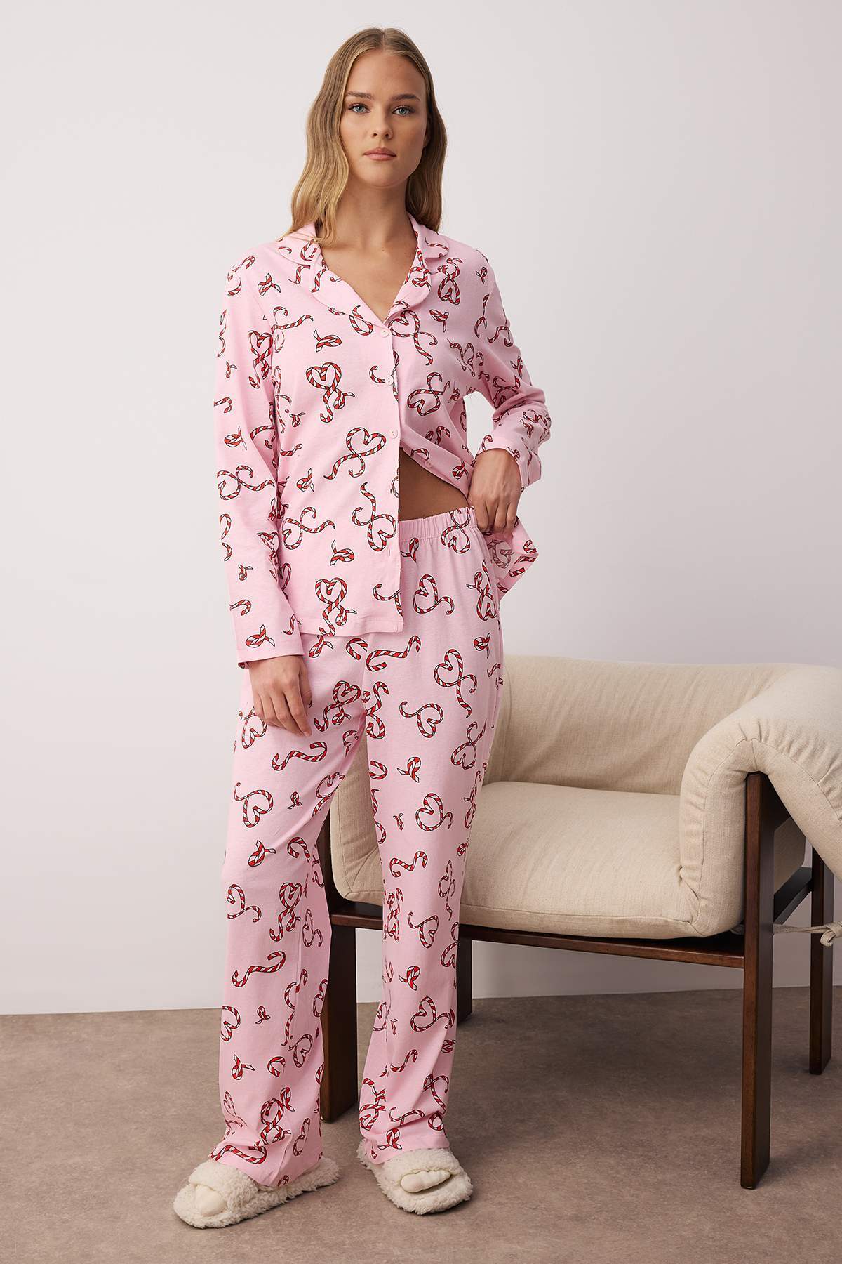 Trendyolmilla Pembe %100 Pamuklu Kalpli Gömlek Yaka Örme Pijama Takımı THMAW26PT00064