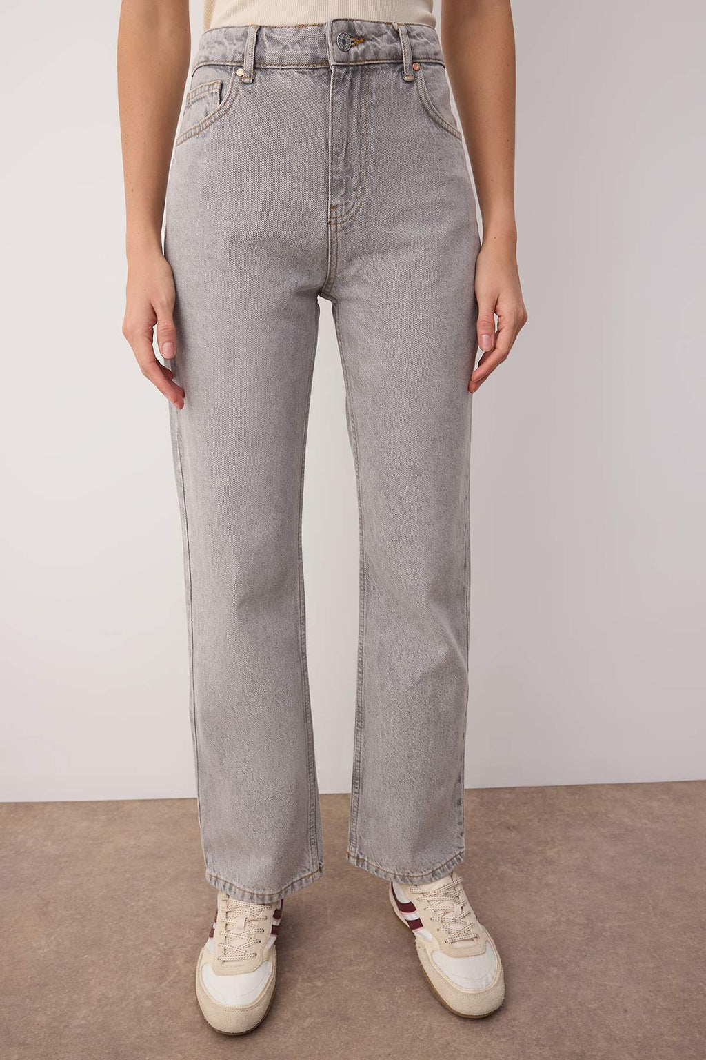 Trendyolmilla Gri Yüksek Bel Boru Paça Yeni Straight Jeans TWOAW26JE00060