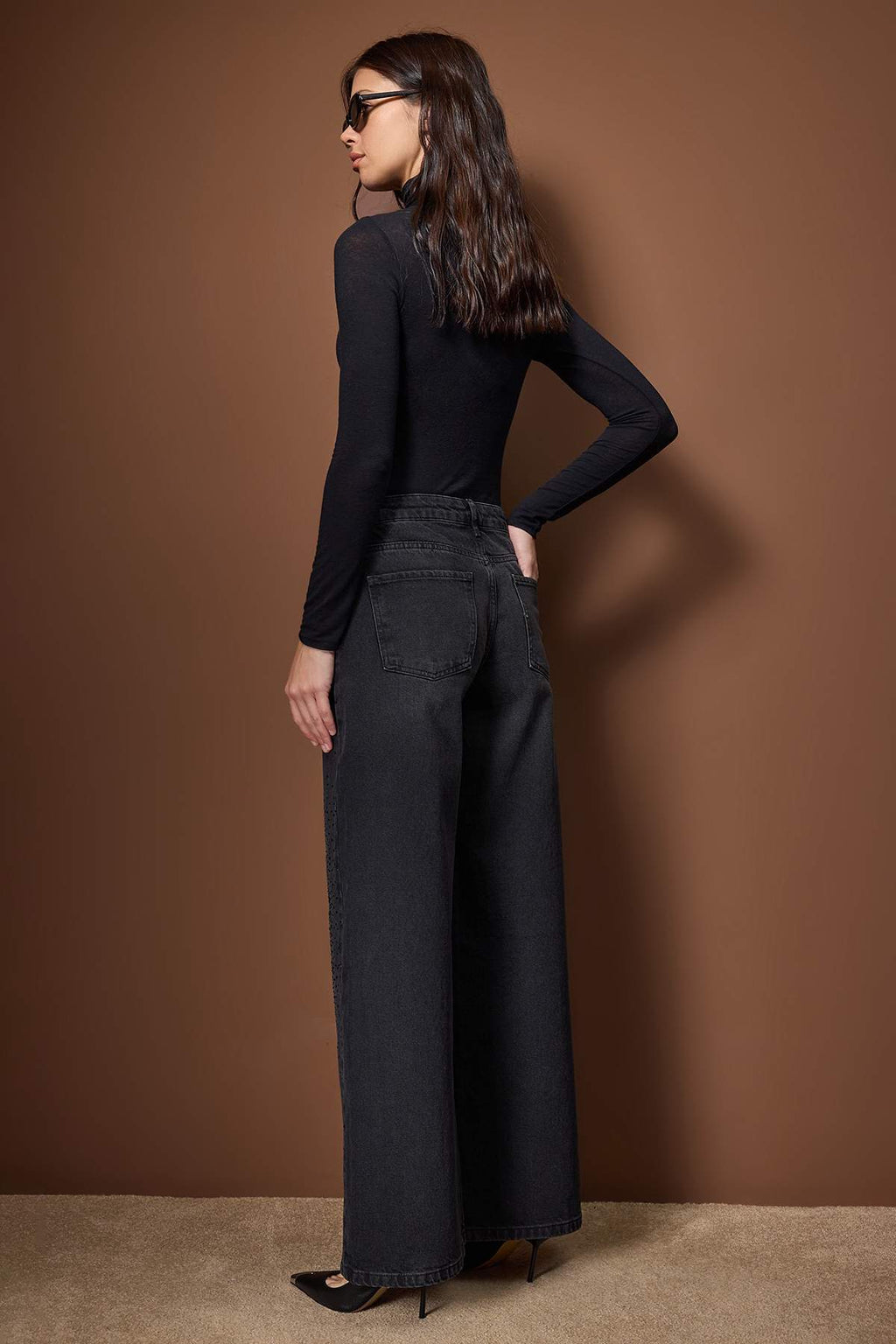 Siyah Taş Detaylı Normal Bel Wide Leg Jeans TWOAW26JE00284