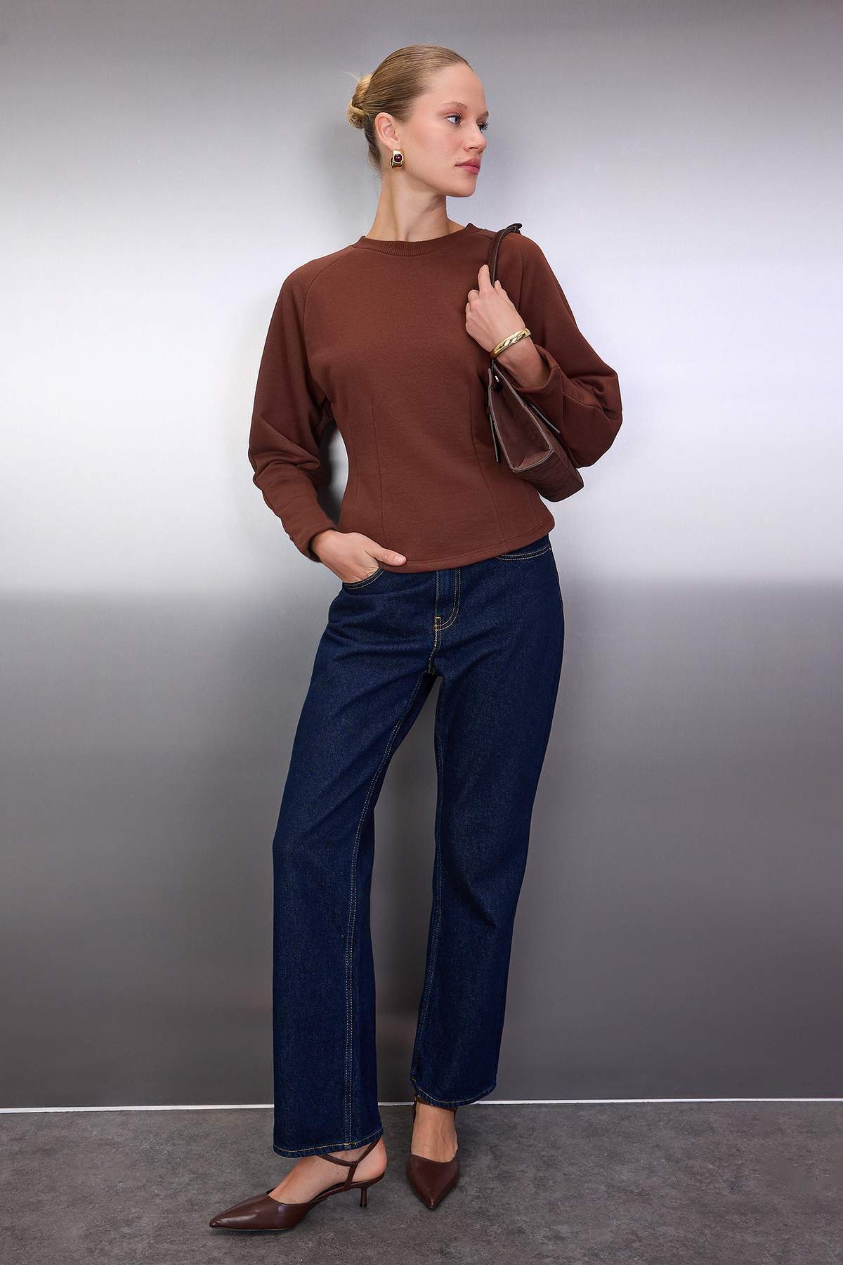Trendyolmilla Kahverengi Kalın Şardonsuz Belden Oturmalı Bisiklet Yaka Örme Sweatshirt TWOAW26SW00068 Secondary image
