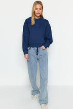 Trendyolmilla Taş Bisiklet Yaka Regular Fit Nakışlı Kalın İçi Polarlı Örme Sweatshirt TWOAW24SW00199