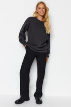 Trendyolmilla Gül Kurusu Oversize/Rahat Kesim Bisiklet Yaka Kalın/İçi polarlı Örme Sweatshirt TWOAW24SW00102