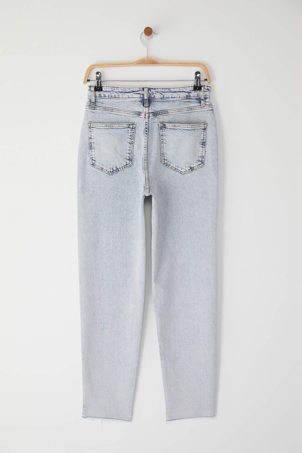 Trendyolmilla Açık Mavi Yüksek Bel Mom Comfort Jeans TWOSS25JE00279