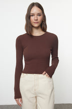 Trendyolmilla Kahverengi-Bej 2'li Paket Vücuda Oturan Bisiklet Yaka Fitilli Crop Esnek Örme Bluz TWOAW22BZ0331