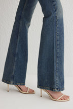 Trendyolmilla Mavi Yüksek Bel Comfort/Esnek Flare İspanyol Paça Jeans TWOSS25JE00101