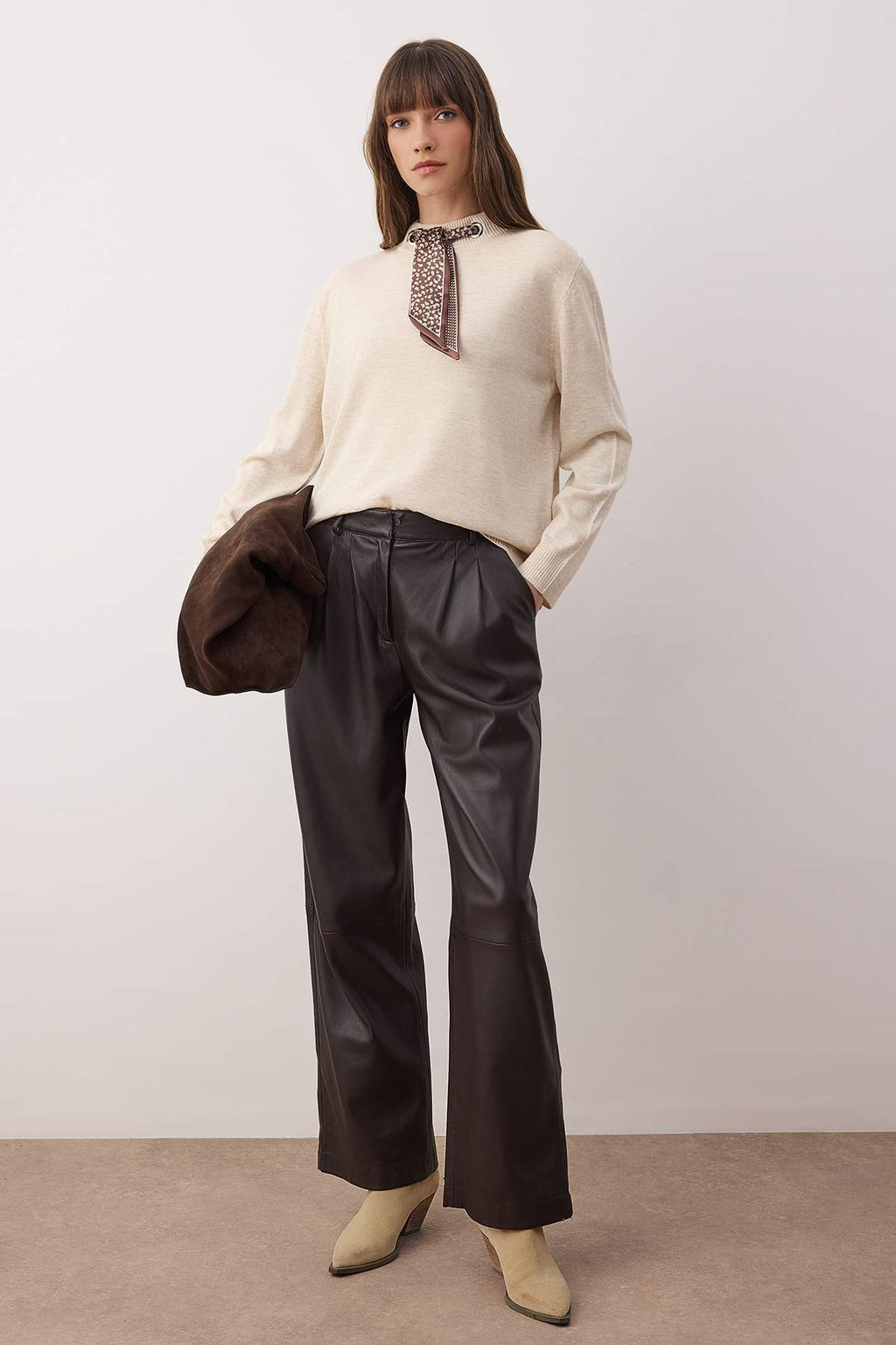 Bej Fular Yaka Detaylı Triko Kazak TWOAW26KZ00271