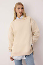 Trendyolmilla Siyah Oversize/Geniş Kalıp Yırtmaç Detaylı Kalın İçi Polarlı Örme Sweatshirt TWOAW23SW00195