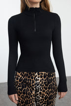 Trendyolmilla Siyah Fitted/vücuda Oturan Fermuarlı Yaka Esnek  Örme Bluz TWOAW25BZ00163