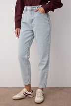 Trendyolmilla Siyah Yüksek Bel Mom %100 Pamuk Non-Stretch Jeans TWOSS23JE00085