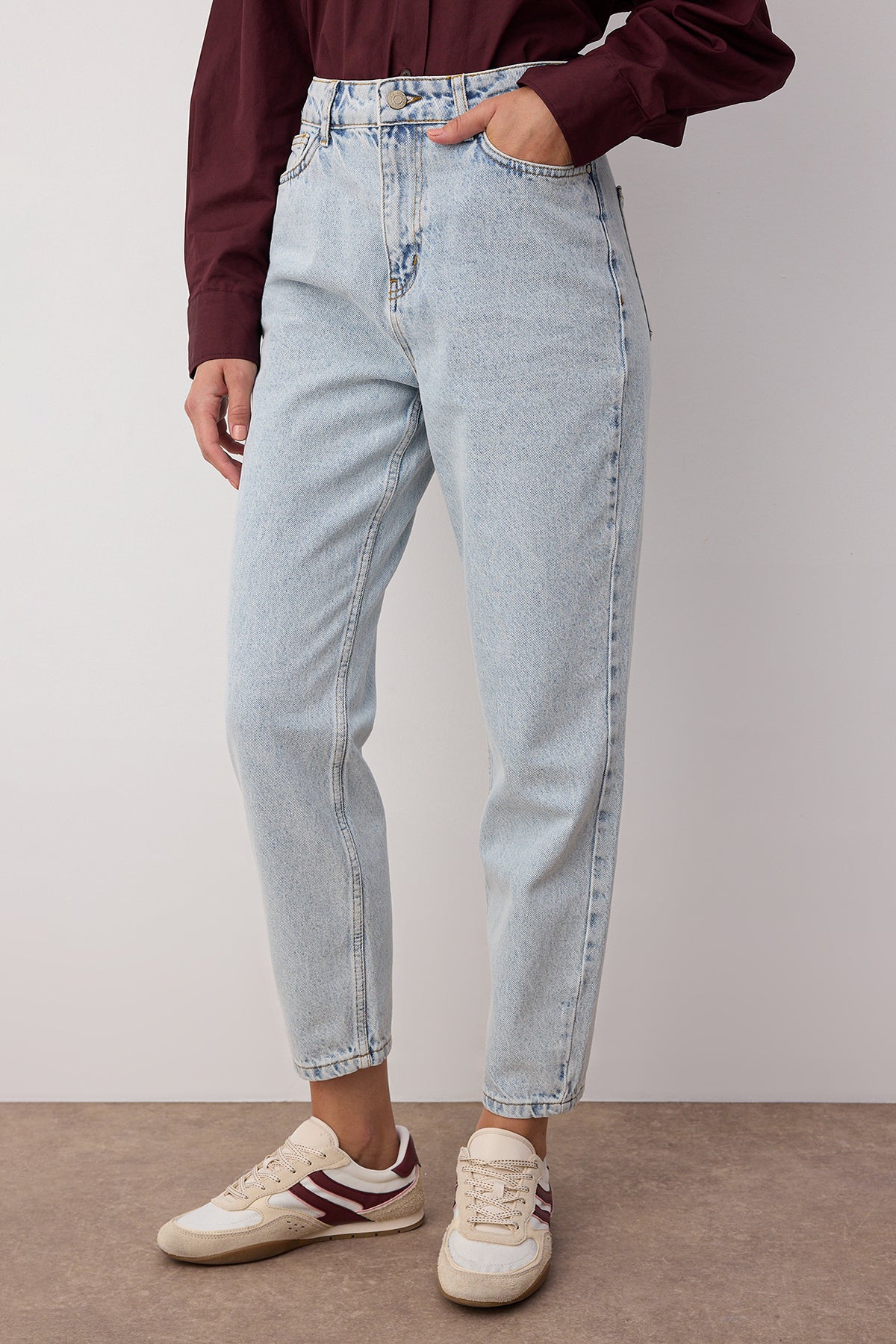 Trendyolmilla Siyah Yüksek Bel Mom %100 Pamuk Non-Stretch Jeans TWOSS23JE00085