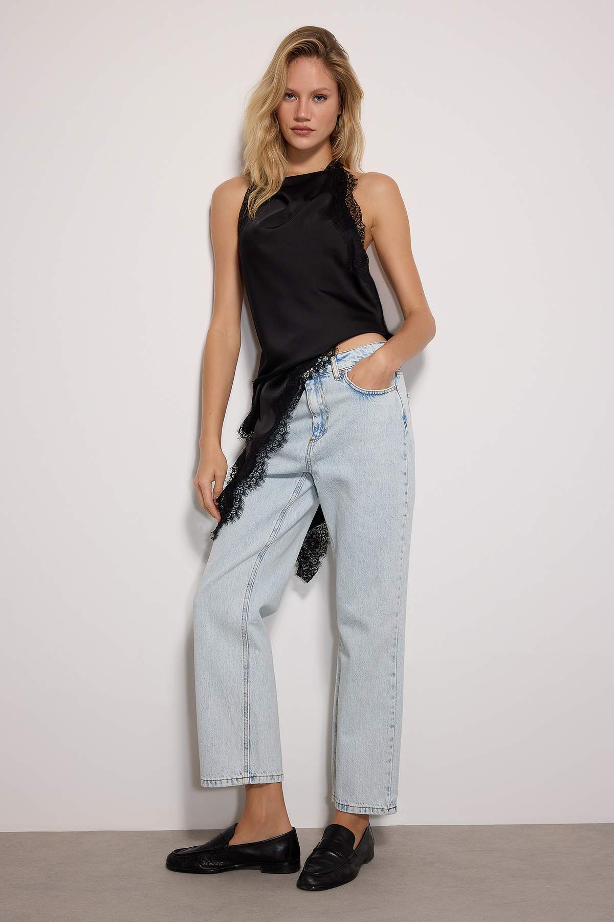 Trendyolmilla Mavi Yüksek Bel Düz Kesim Straight %100 Pamuk Non-Stretch Jeans TWOSS23JE00089