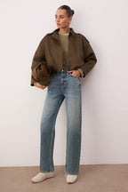Trendyolmilla Açık Mavi Yüksek Bel YENİ MOM %100 Pamuk Non-Stretch Jeans TWOAW26JE00273