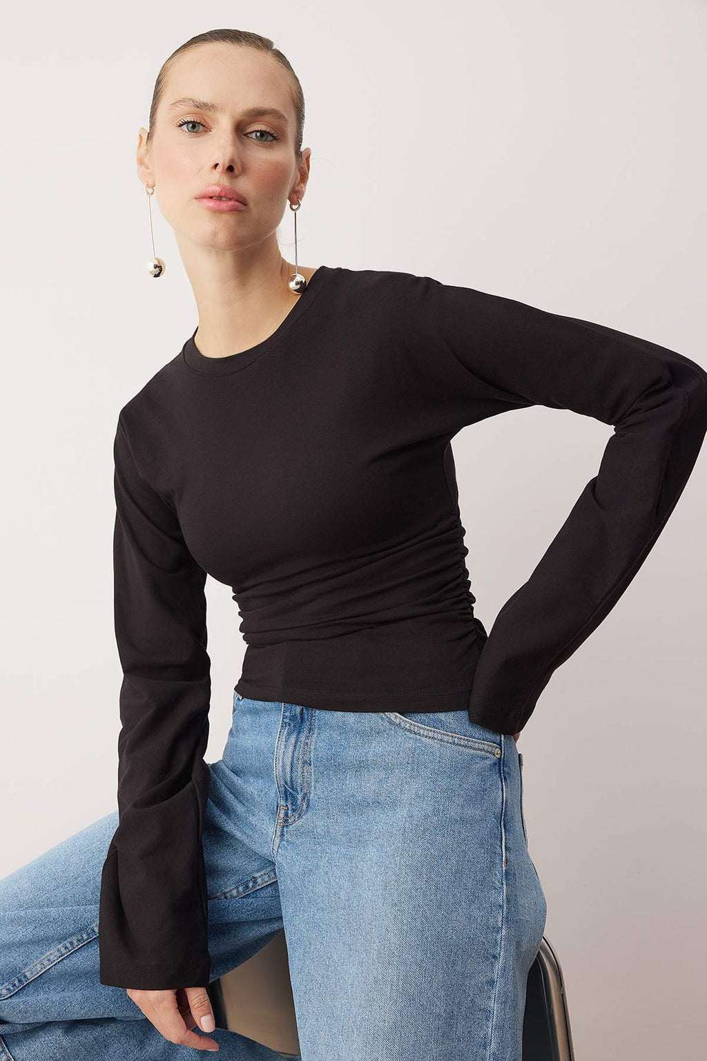 Trendyolmilla Gri İspanyol Kol Büzgü Detaylı Regular/Normal Kalıp Örme Bluz TWOAW26BZ00293