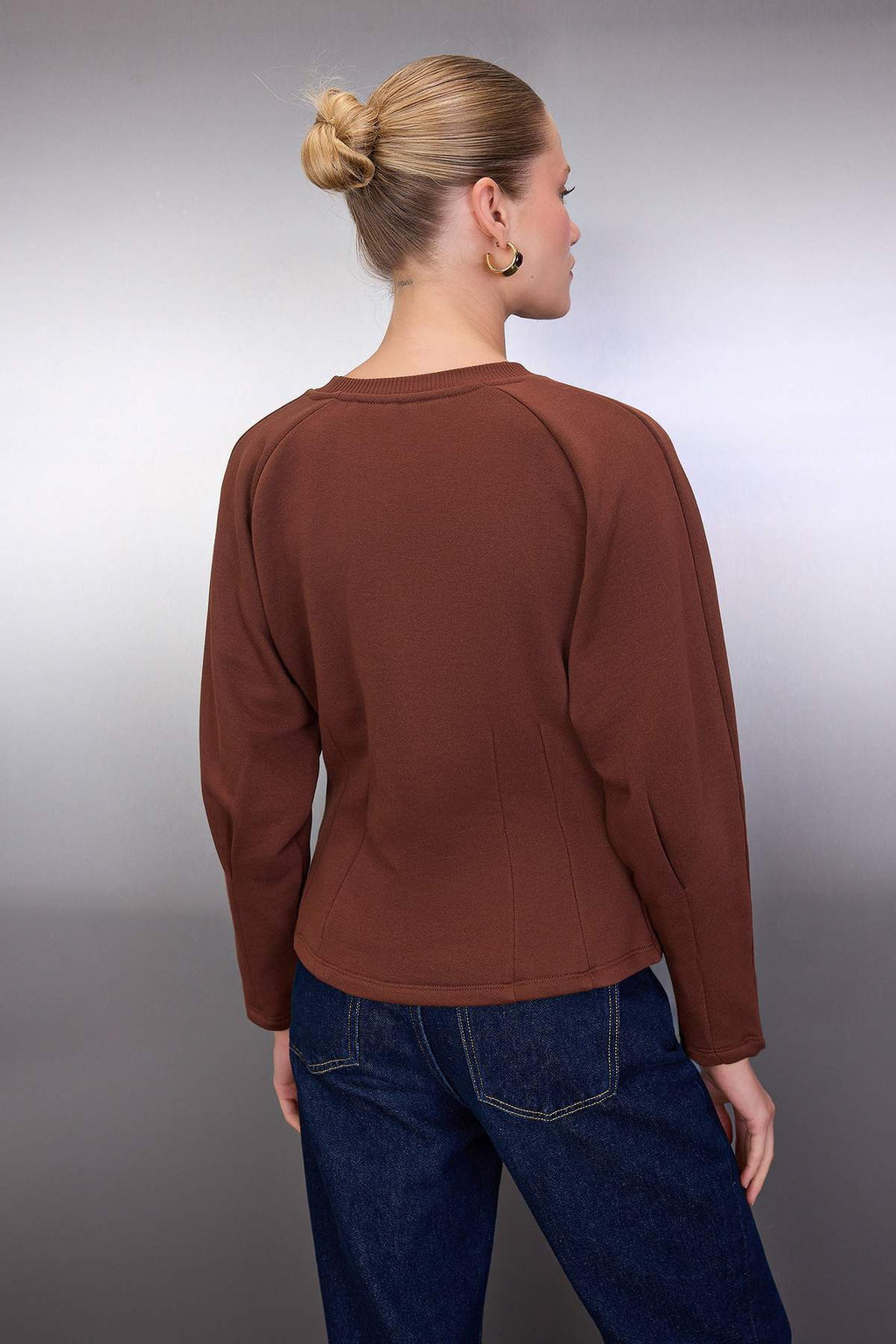Trendyolmilla Kahverengi Kalın Şardonsuz Belden Oturmalı Bisiklet Yaka Örme Sweatshirt TWOAW26SW00068