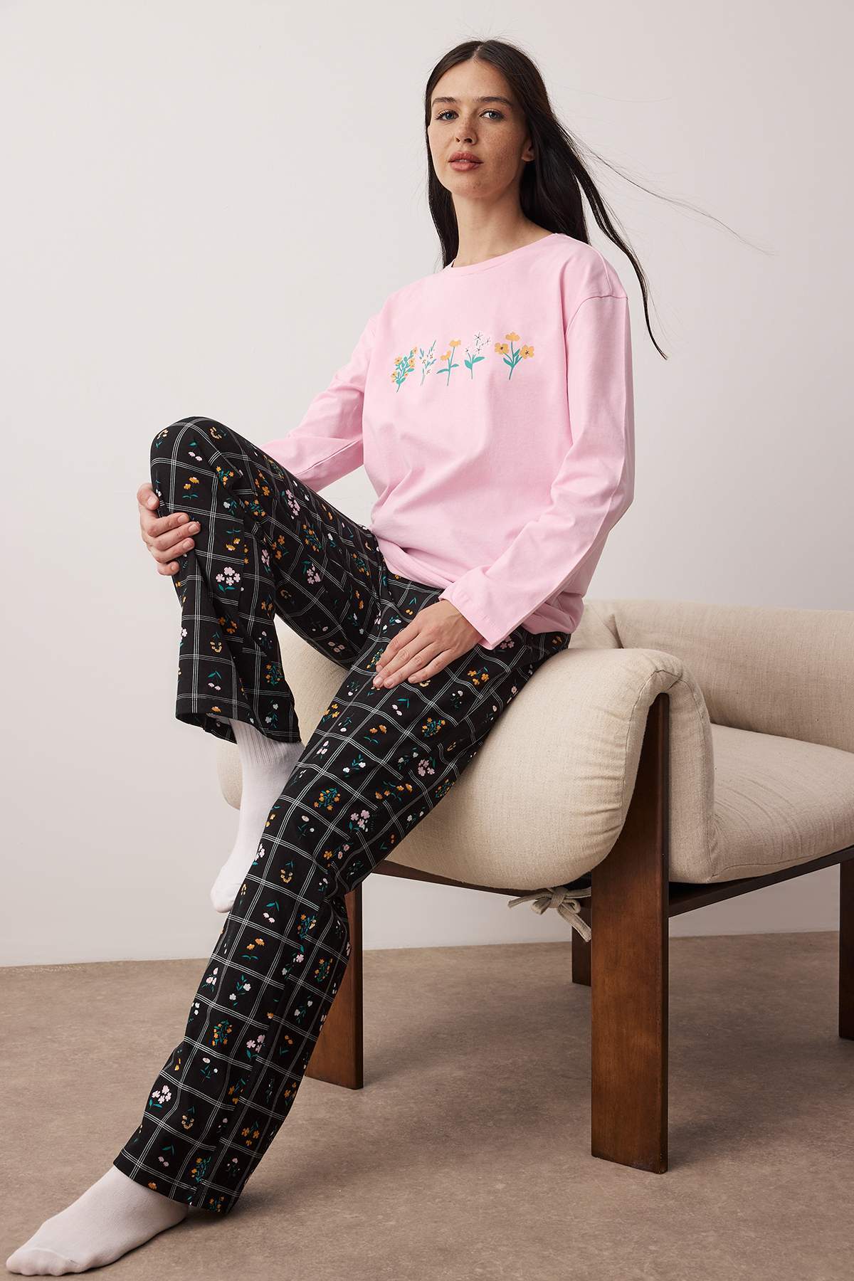 Trendyolmilla Beyaz %100 Pamuklu Kurdele/Fiyonklu ve Puantiyeli Örme Pijama Takımı THMAW26PT00053